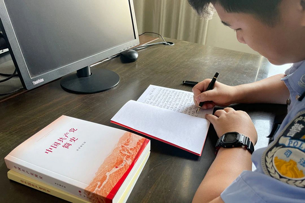 nEO_IMG_p4-巧用“六学”，广东监狱深入学习贯彻习近平总书记“七一”重要讲话精神.jpg