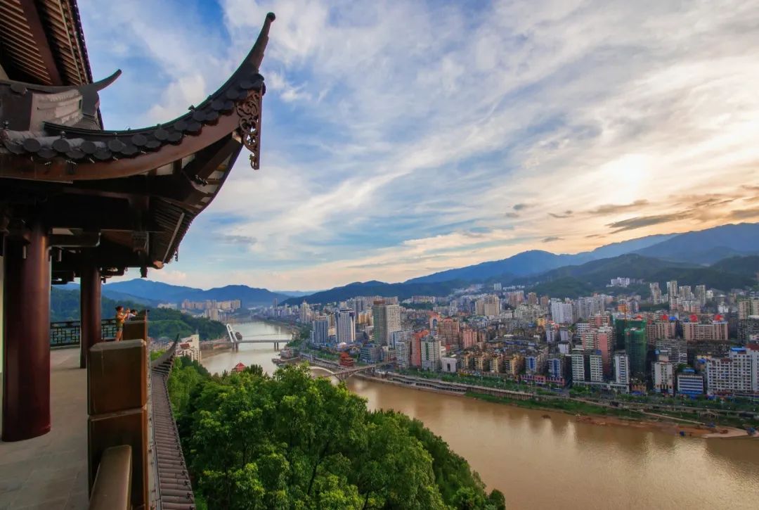 (20230830省微已发)探寻玉屏阁的时光古味 (20230830省微已发)探寻玉屏阁的时光古味