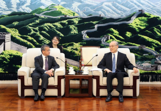 张军会见新加坡律政部长兼内政部第二部长唐振辉 张军会见新加坡律政部长兼内政部第二部长唐振辉