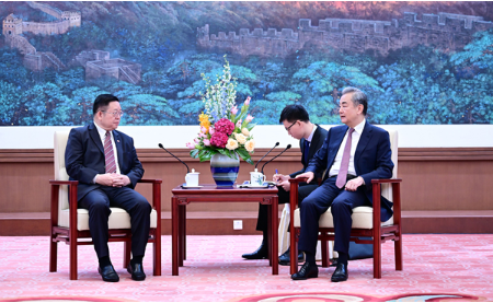 王毅会见东盟秘书长高金洪2