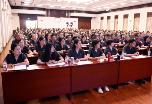 张军向基层法院班子成员、初任法官专题讲授2