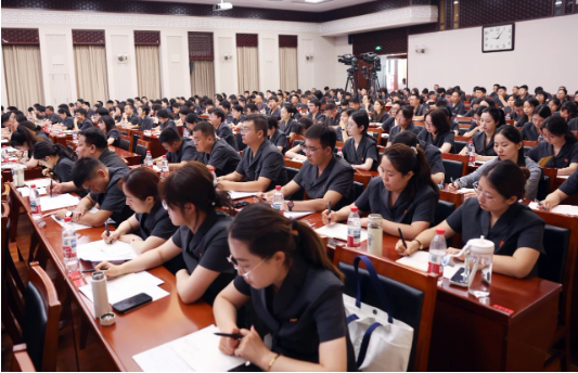 张军向基层法院班子成员、初任法官专题讲授3