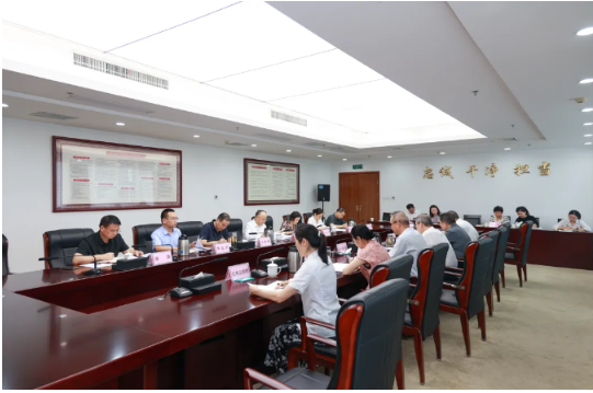 湖北省法院召开党组扩大会议传达贯彻省委十二届十次全会精神